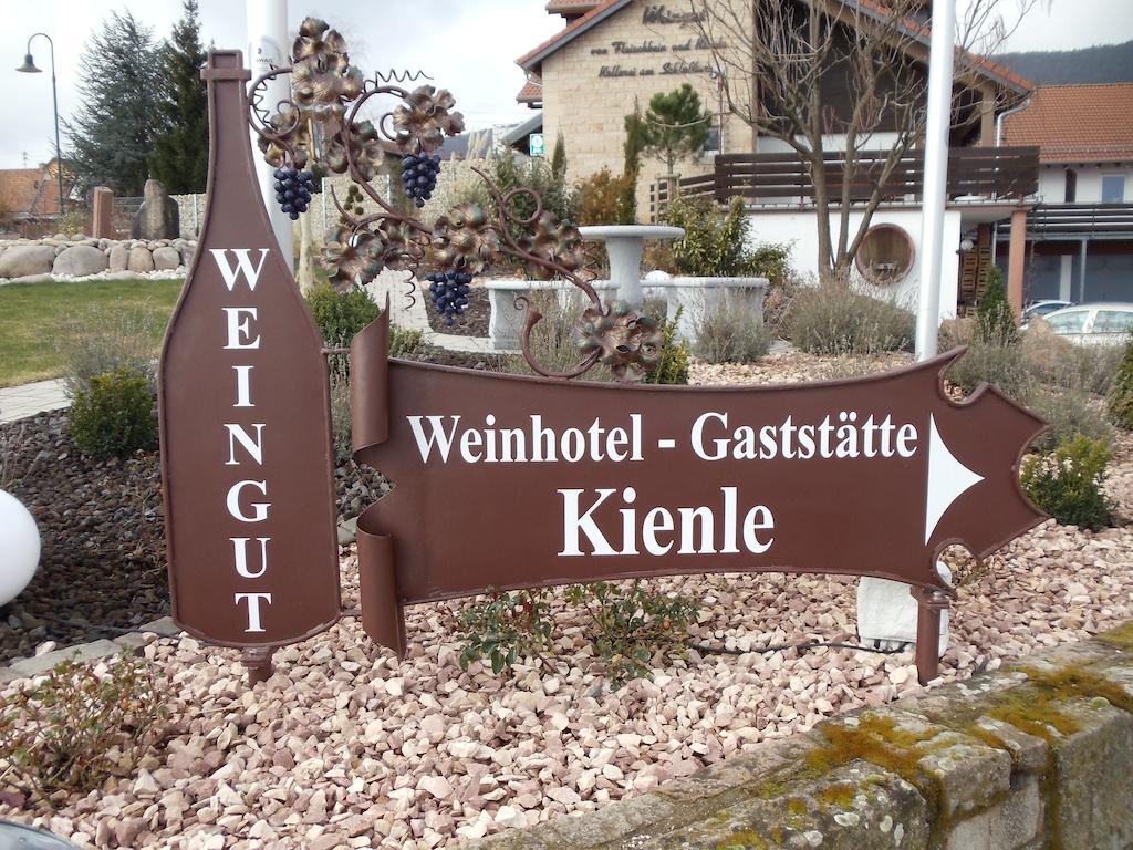 Weinhotel Kienle Burrweiler Exteriör bild